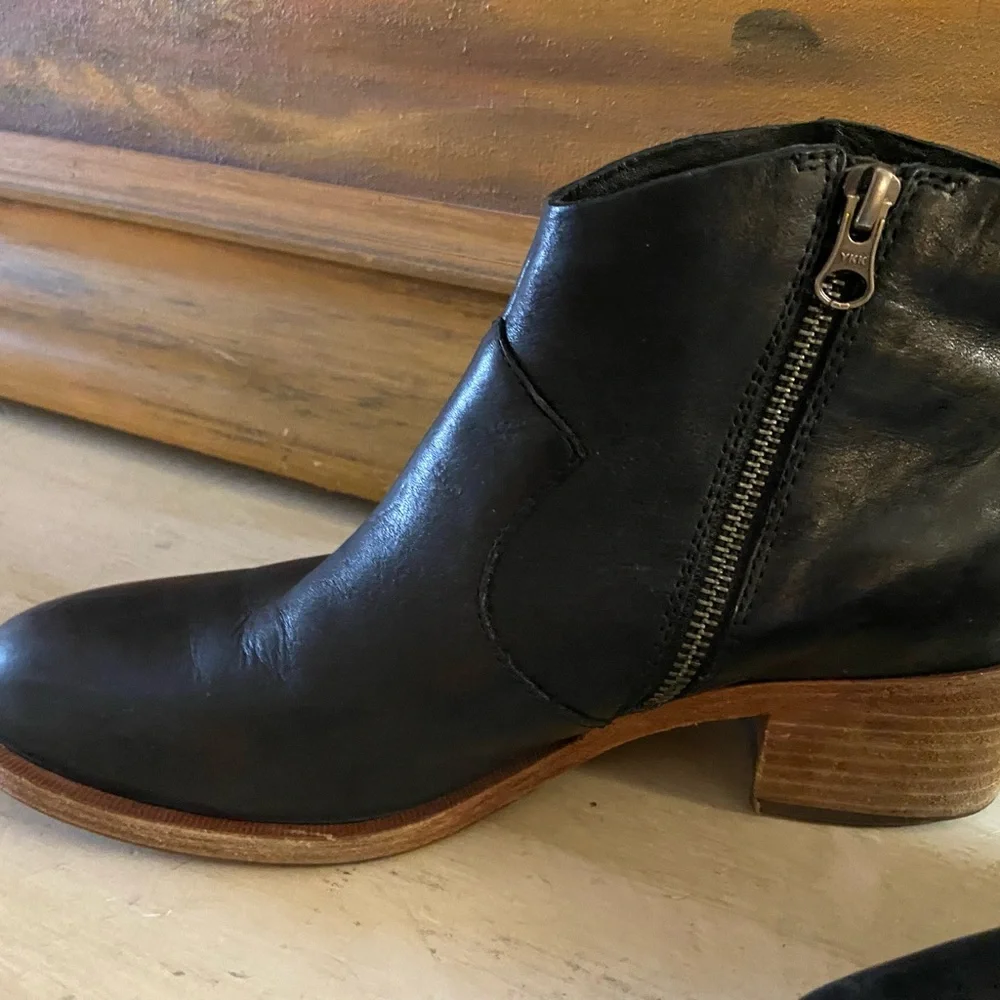 Korks-Ease Black Boots -Booties- Stylish and Comfortable! Size 7.5 - Picture 4 of 8